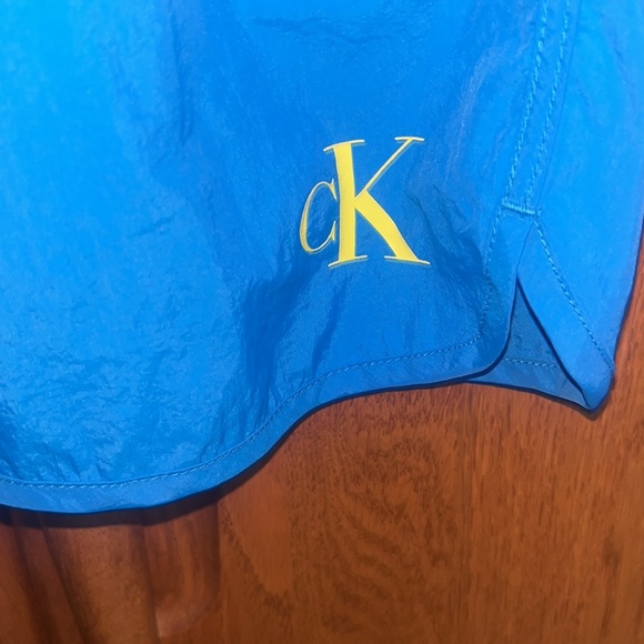 Calvin Klein - Picture 3 of 4